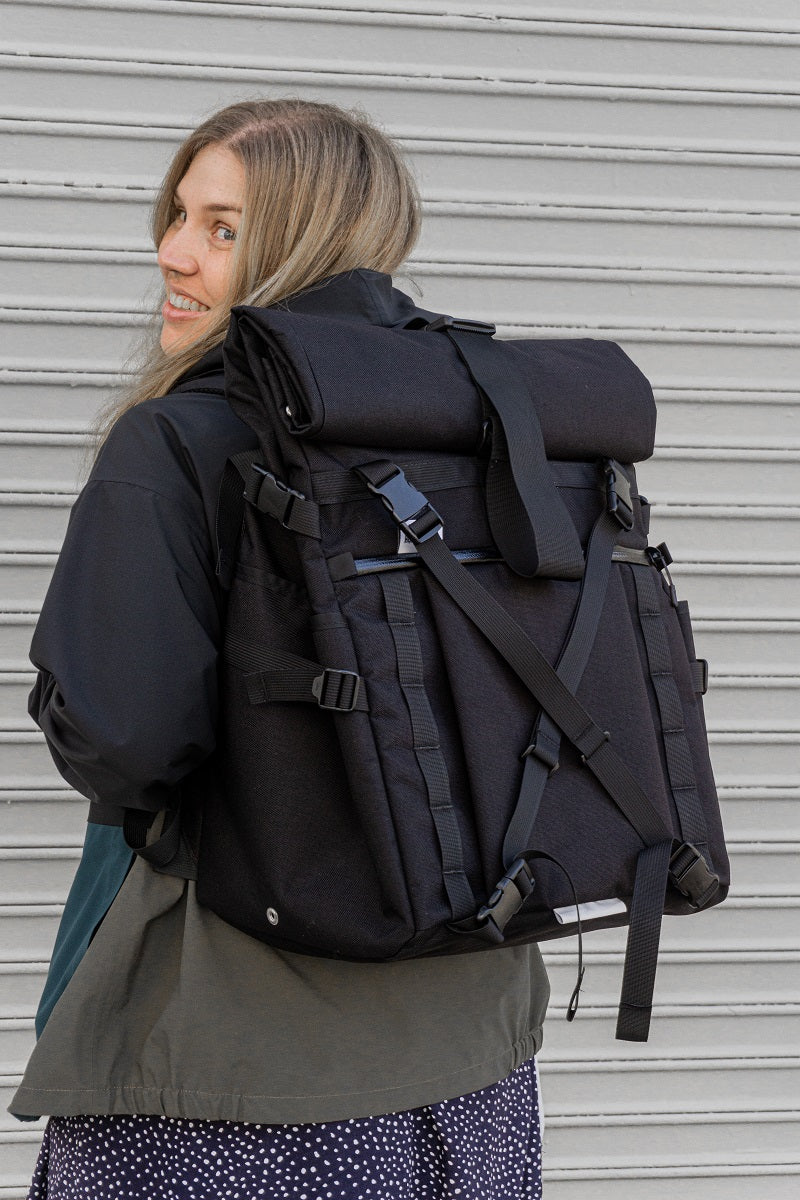 Road Runner Bags Americano メッセンジャーバッグ The Americano Messenger Extra-Large Backpack: 59L | Road Runner Bags