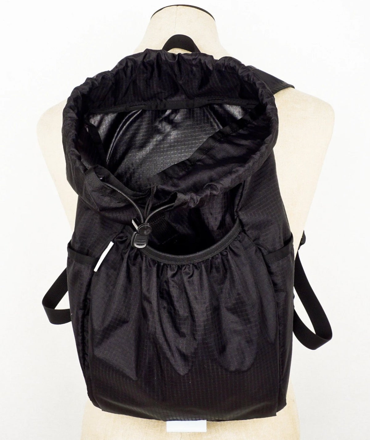 BUCKET LIST バックパック Bucketlist ブラックバックパック 20L-35L